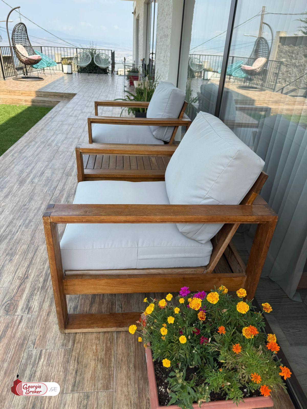 продается дом с новым ремонтом 8-комнат